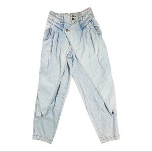 Vintage super funky mom jeans, light wash, size 6